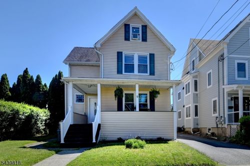 9 Walnut St, Little Falls, NJ, 07424-2222 | Card Image