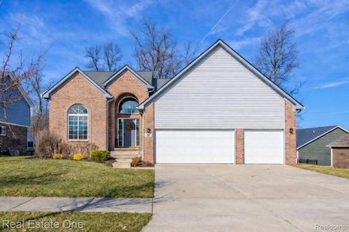 707 6th St, Fenton, MI, 48430-1997 | Card Image