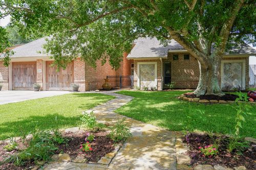 2915 Willow Creek Dr, El Campo, TX, 77437-2171 | Card Image