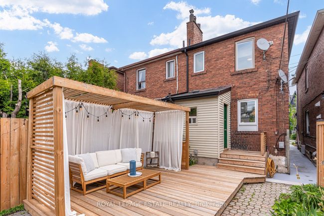 118 Mulock Ave, House attached with 3 bedrooms, 2 bathrooms and 1 parking in Toronto ON | Image 36