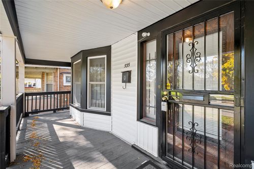535 Woodland St, Detroit, MI, 48202-1126 | Card Image