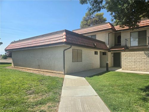 671 Bourbon St, Pahrump, NV, 89048-6190 | Card Image