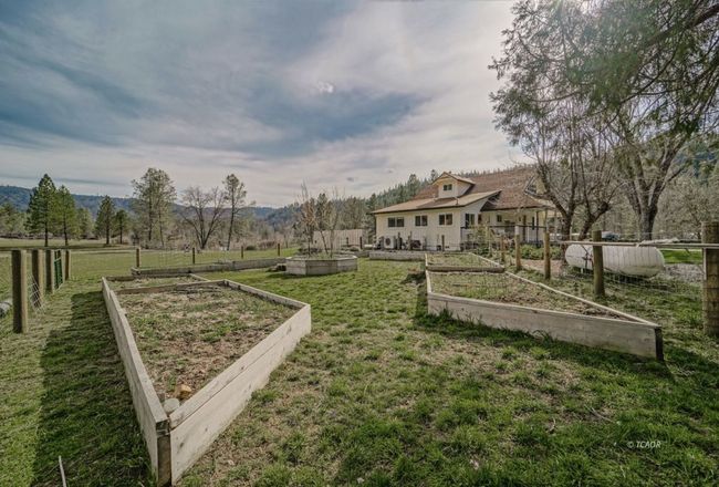 garden area | Image 49