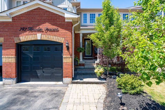 787 Howden Cres, Home with 3 bedrooms, 3 bathrooms and 2 parking in Milton ON | Image 1