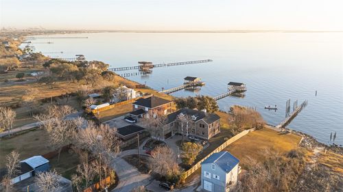 2011 Crescent Dr, La Porte, TX, 77571-6666 | Card Image