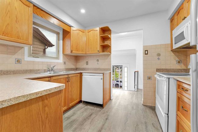 404 Hansen Rd N, House attached with 4 bedrooms, 4 bathrooms and 4 parking in Brampton ON | Image 8