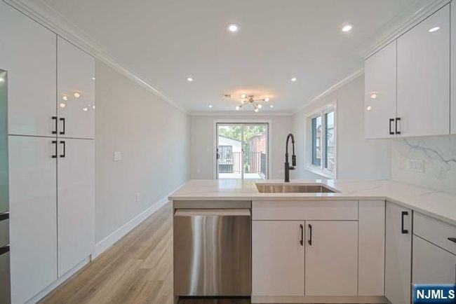 39 Henry Ave, Home with 3 bedrooms, 4 bathrooms and null parking in Palisades Park NJ | Image 13