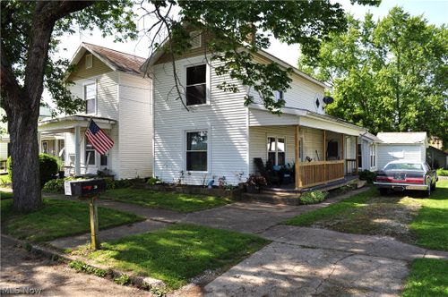 82 W 1st St, Frazeysburg, OH, 43822-9770 | Card Image