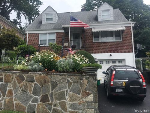 150 Lincoln Ave, New Rochelle, NY, 10801-3917 | Card Image