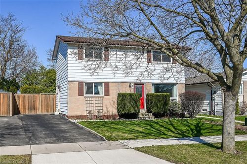 9 Mellenby Street, Stoney Creek, ON, L8J1E6 | Card Image