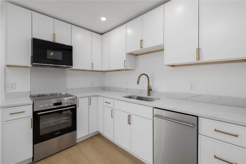 2-02 Melrose St, East Greenwich, RI, 02818-3811 | Card Image