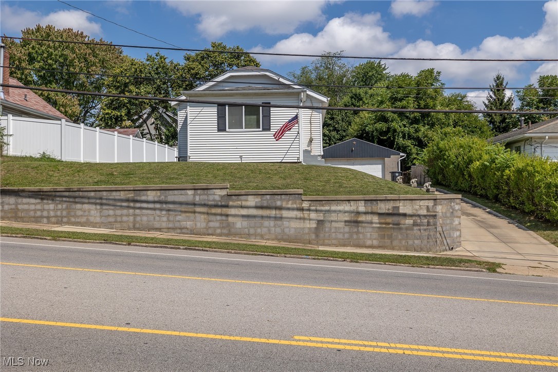 Waterloo Rd, Akron, OH 44314