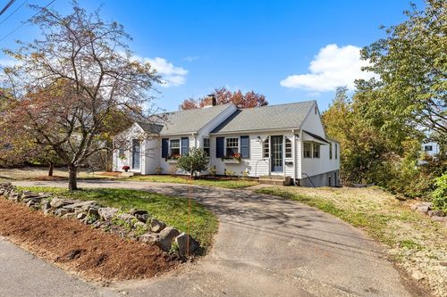 9 Locust St, Woburn, MA, 01801-4031 | Card Image