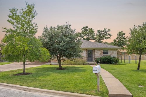 2310 Morningside Dr, Bryan, TX, 77802-2325 | Card Image