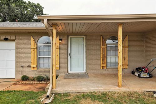 804 S Dogwood St, Luther, OK, 73054-9077 | Card Image