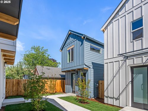 4362 Ne Going St, Portland, OR, 97218-1624 | Card Image