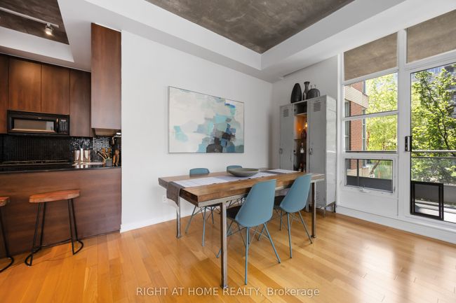 209 - 23 Brant St, Condo with 2 bedrooms, 1 bathrooms and 1 parking in Toronto ON | Image 9