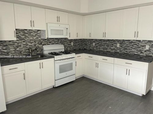 12-770 Ne 123rd St, North Miami, FL, 33161-5653 | Card Image