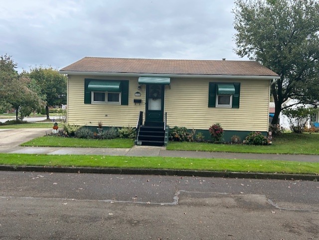 Oxford St, Erie, PA 16505