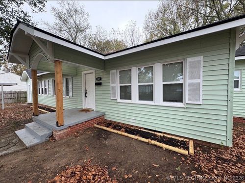 427 W 18th St, Ada, OK, 74820-7625 | Card Image