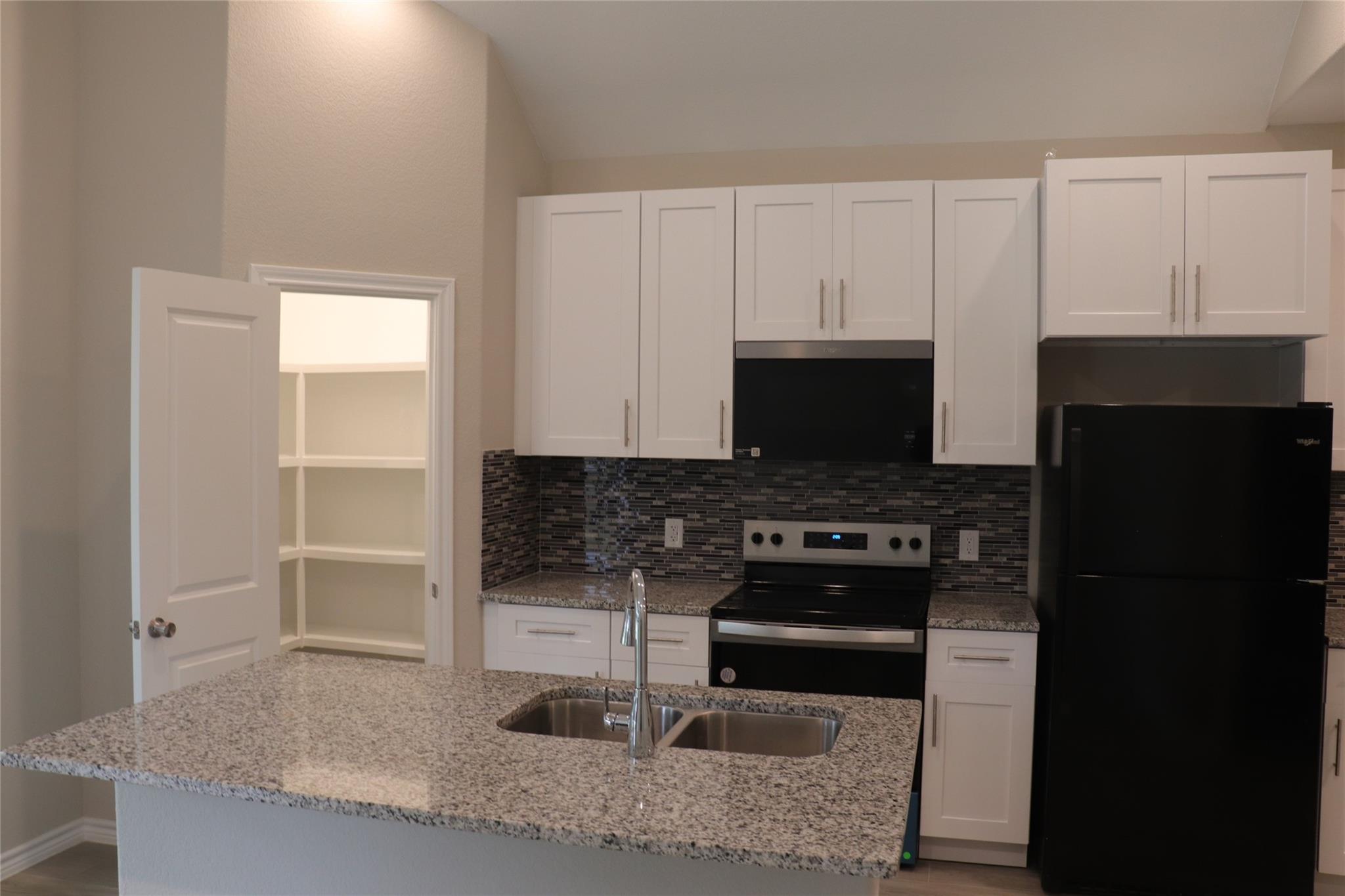 Residential Lease in Willis 4
