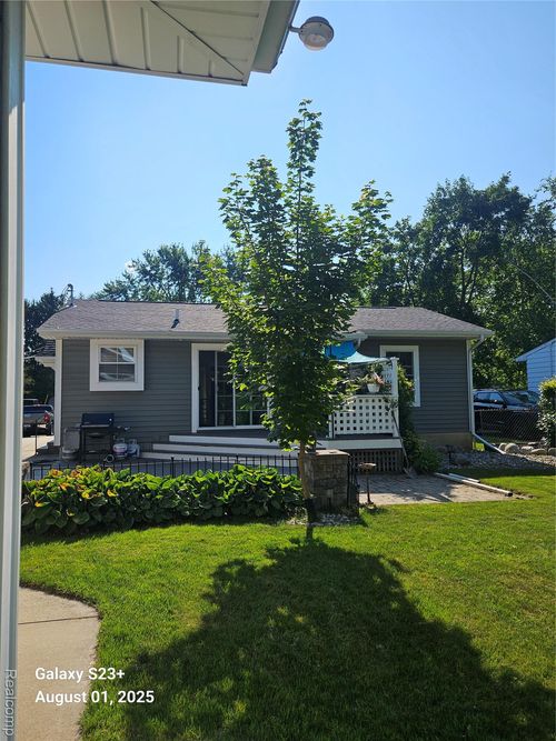 633 Aldrich St, Linden, MI, 48451-8909 | Card Image