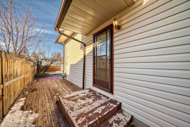 3224 108 Avenue Sw, Home with 3 bedrooms, 3 bathrooms and 2 parking in Calgary AB | Image 50