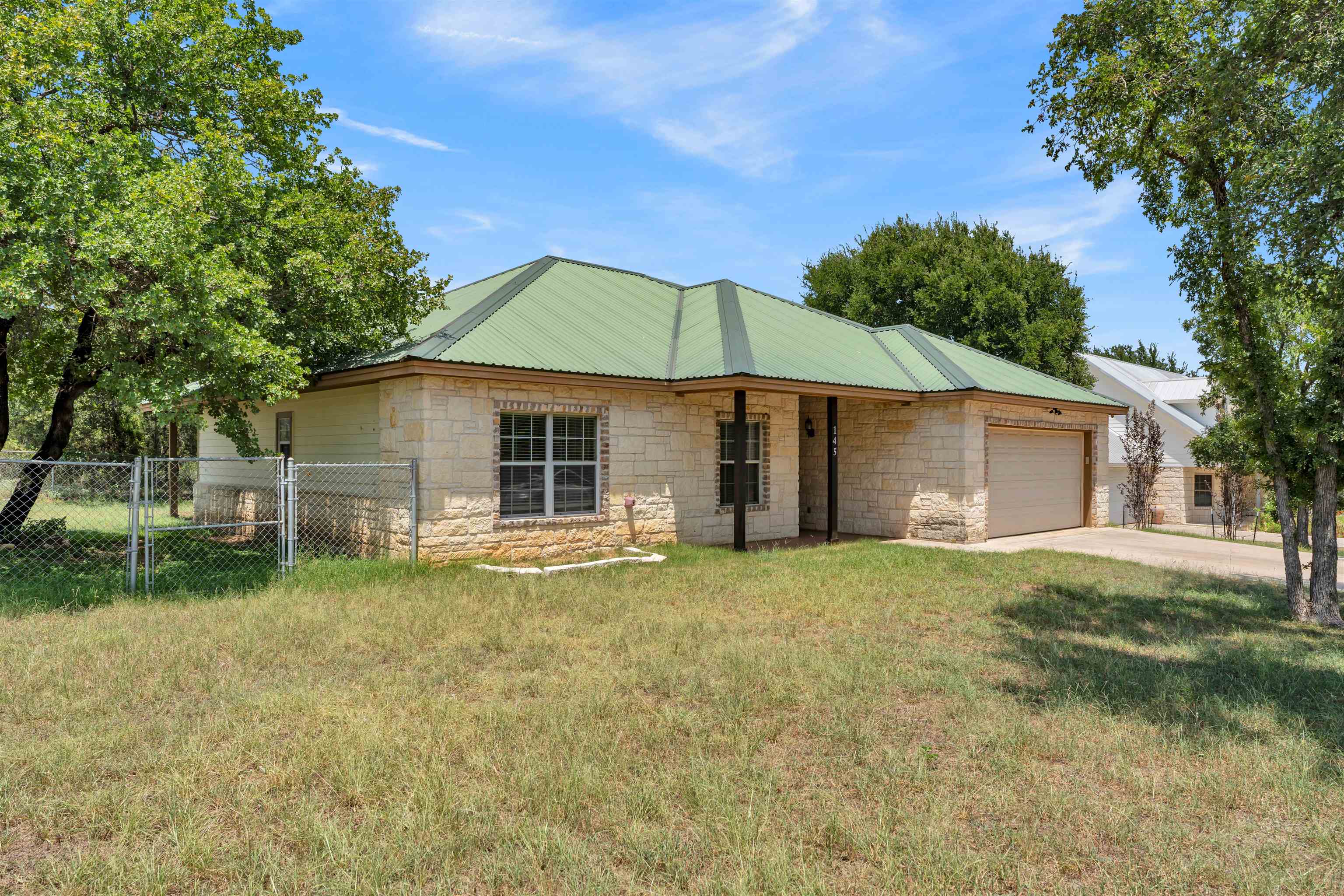 Residential Lease in Kingsland 2