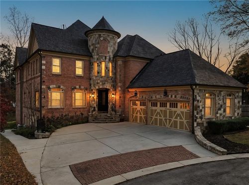 7611 Regency Cir, Sandy Springs, GA, 30350-8100 | Card Image