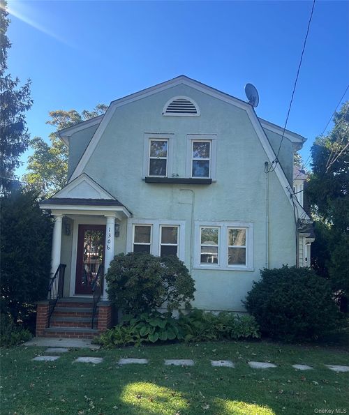 1306 Potter Boulevard, Islip, NY, 11706 | Card Image