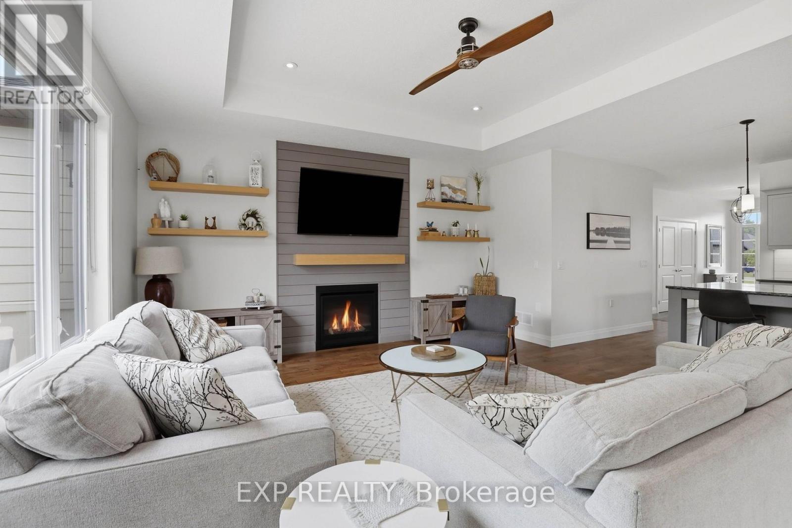 Residential in Strathroy-Caradoc (Mount Brydges) 2