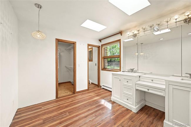 Junior Suite bathroom with heated floors | Image 24