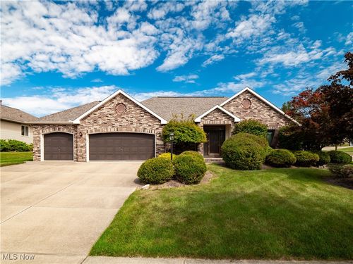 3427 Shelly Dr, Seven Hills, OH, 44131-6249 | Card Image