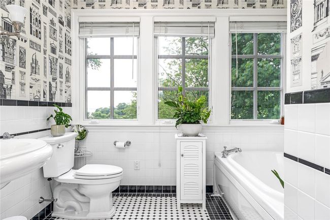 15 Courageous Cir, House other with 5 bedrooms, 5 bathrooms and 3 parking in Bristol RI | Image 40