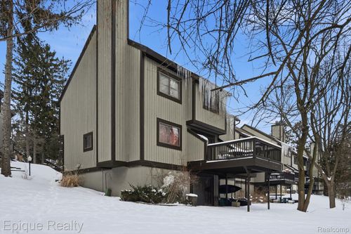 521 Carberry Hl, Brighton, MI, 48116-1102 | Card Image