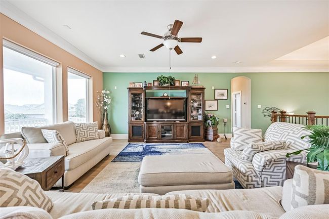 Upstairs den | Image 29