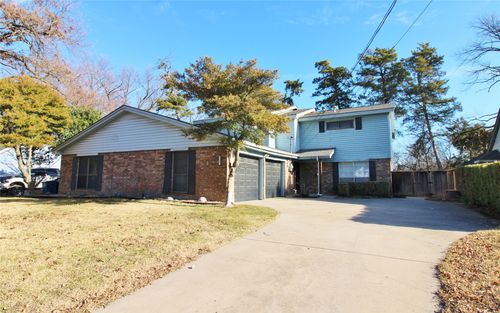 313 Woodhaven Dr, Desoto, TX, 75115-3923 | Card Image