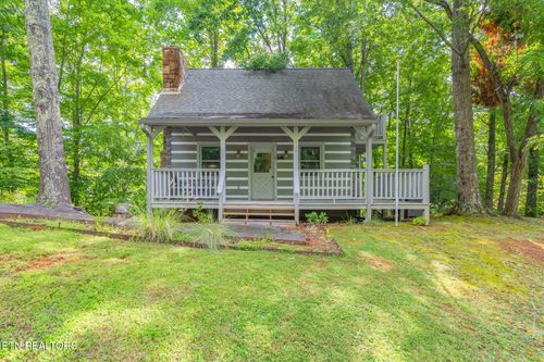 536 Deer Path Ln, Gatlinburg, TN, 37738-6325 | Card Image