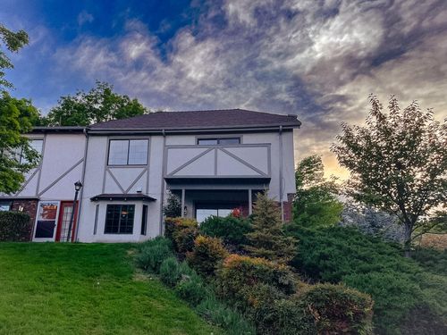 1-495 Chestnut St, Ashland, OR, 97520-1559 | Card Image