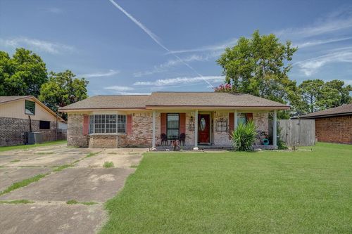 157 Houston St, Angleton, TX, 77515-4136 | Card Image