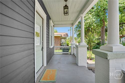 705 E E 32nd St, savannah, GA, 31401-7607 | Card Image