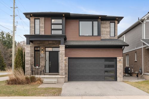 20 Myrtle St, Fonthill, ON, L0S1E6 | Card Image