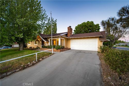 500 Oakwood St, Tehachapi, CA, 93561-1929 | Card Image