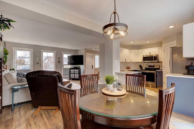 76 Somerside Grove Sw, House other with 3 bedrooms, 4 bathrooms and 4 parking in Calgary AB | Image 8