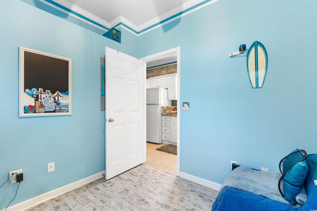 Living area featuring crown molding and baseboards | Image 19