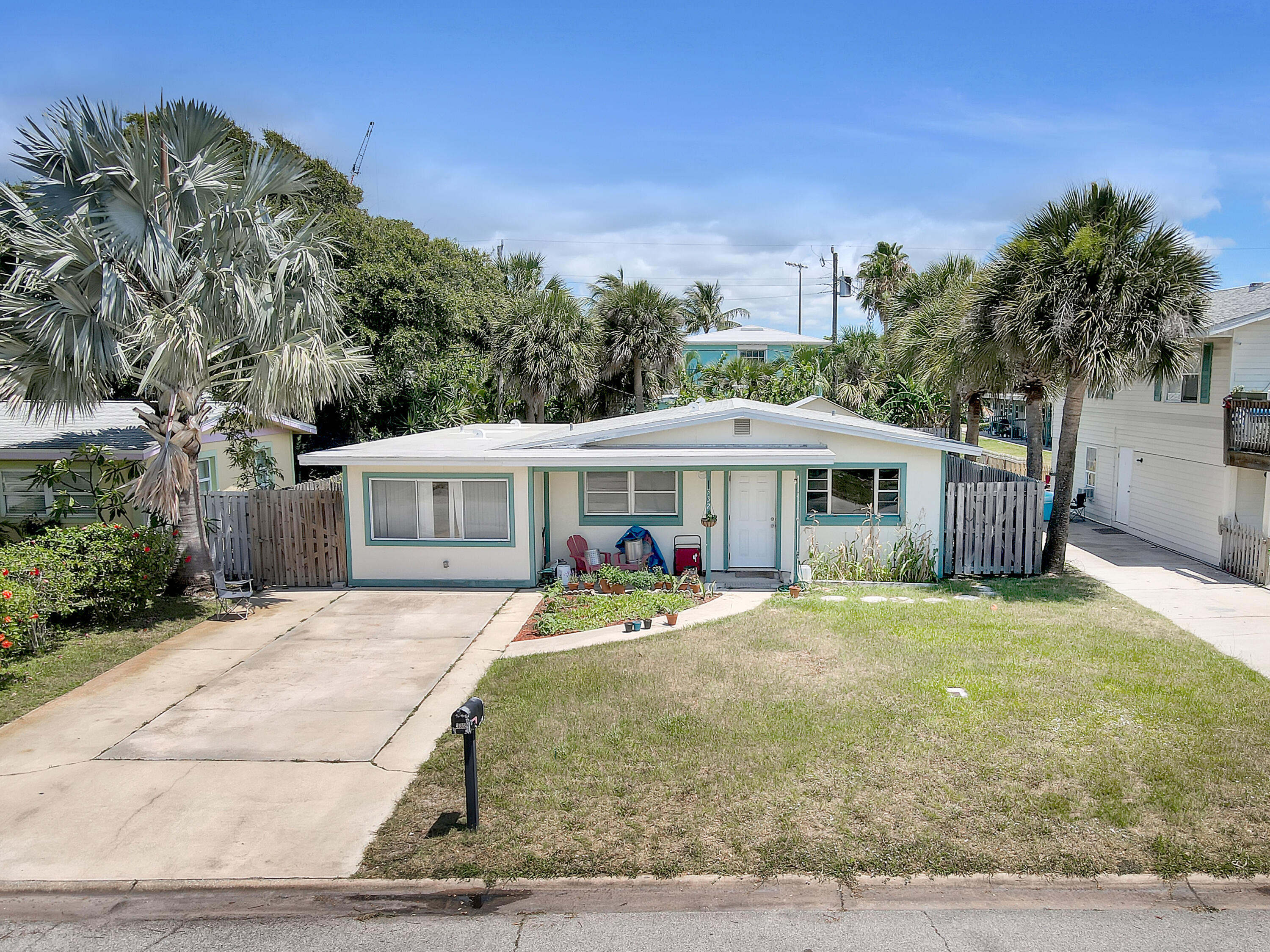 Tyler Ave, Cape Canaveral, FL 32920