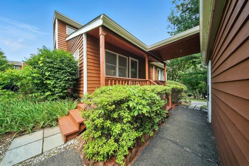 2 Woodland Way N, Ellenville, NY, 12428-1032 | Card Image