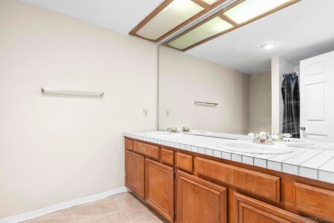 17595 Fairlie Rd, Townhouse with 3 bedrooms, 3 bathrooms and 3 parking in San Diego CA | Image 20