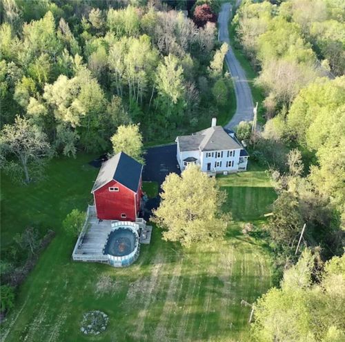 6540 Old Rhine St, Naples, NY, 14512-9270 | Card Image