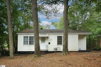 303 Southview Drive, Home with 2 bedrooms, 2 bathrooms and null parking in Laurens SC | Image 3